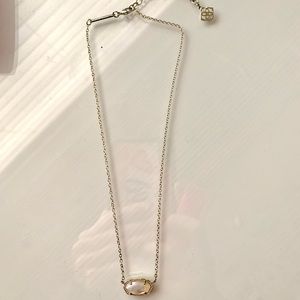 Kendra Scott’s Elisa Pendant Necklace In Ivory Pearl